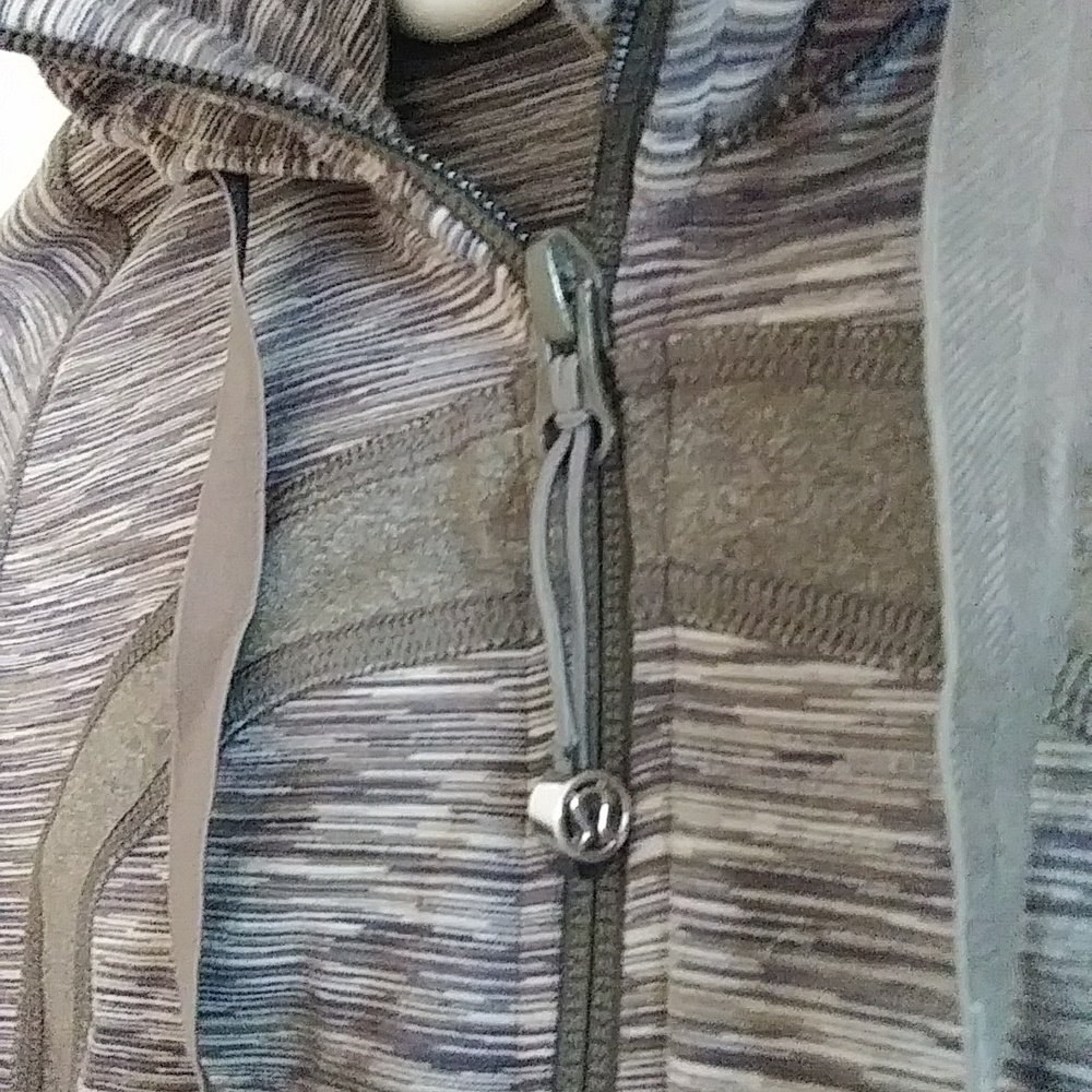 Lululemon Define track run Zip up hooded jacket sz 2 - Picture 4 of 16